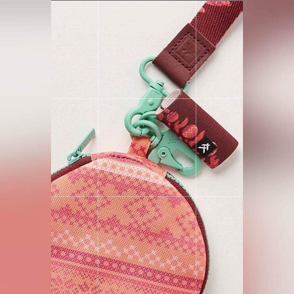FP Movement X Thread Sidekick Wallet/Peach Flirt - Picture 2 of 10